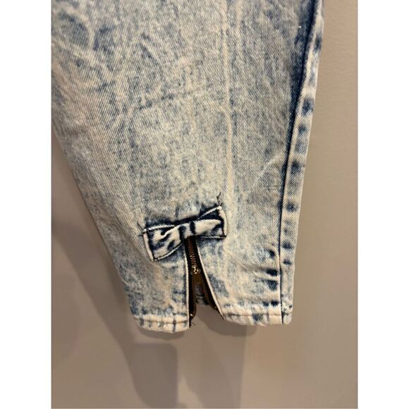 A Time for Us 10/12 VTG 80’s avoid wash high rise bow hem jeans (tagged a 32) - Picture 7 of 8